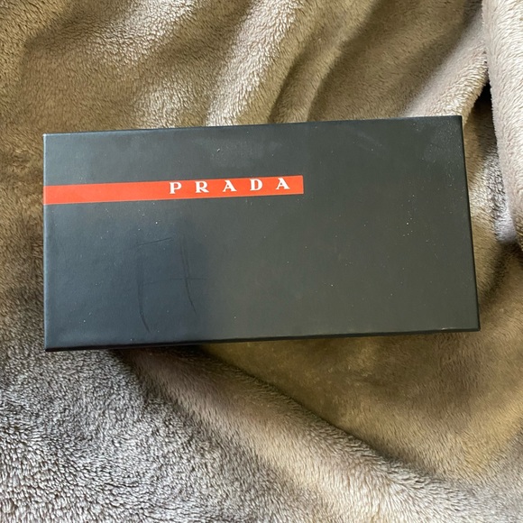 Prada sunglass box - Picture 3 of 3